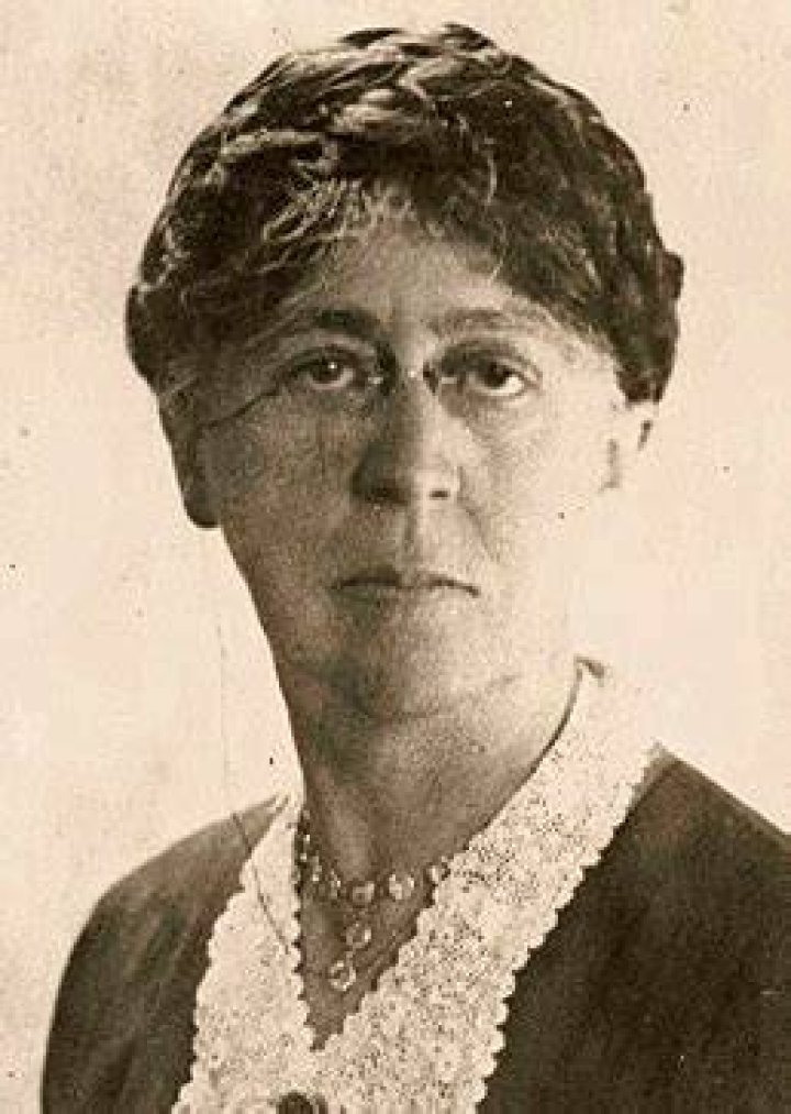 What is Mary Parker Follett known for
