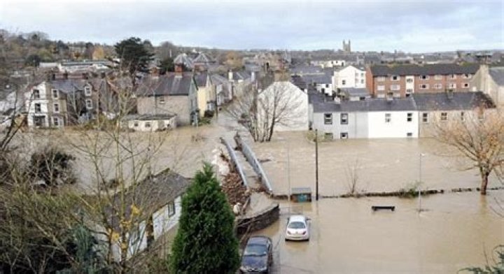 What were the main physical and human causes of the Cockermouth flood