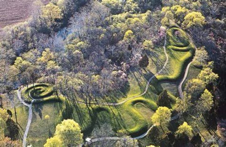 Who built the Great Serpent Mound